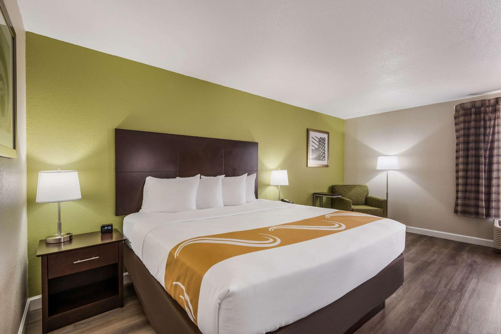 Quality & - Downtown 3* Quincy