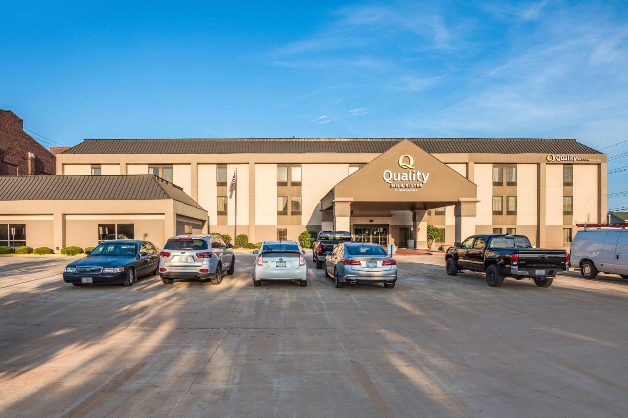 Hotel Quality & - Downtown Quincy
